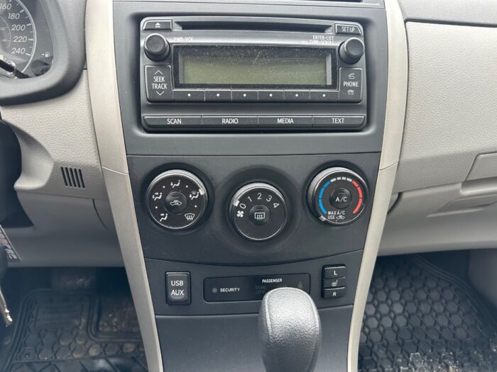 Toyota Corolla CE – Image 13