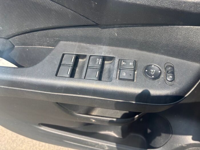 Honda CR-V LX – Image 9
