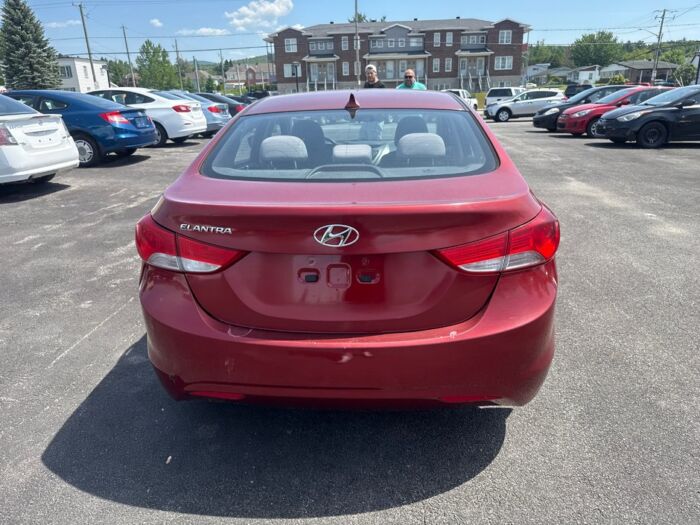 Hyundai Elantra GL – Image 4