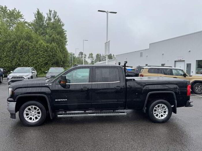 GMC Sierra 1500 SLE CREWCAB 4X4 - BAS MILLAGE - – Image 3