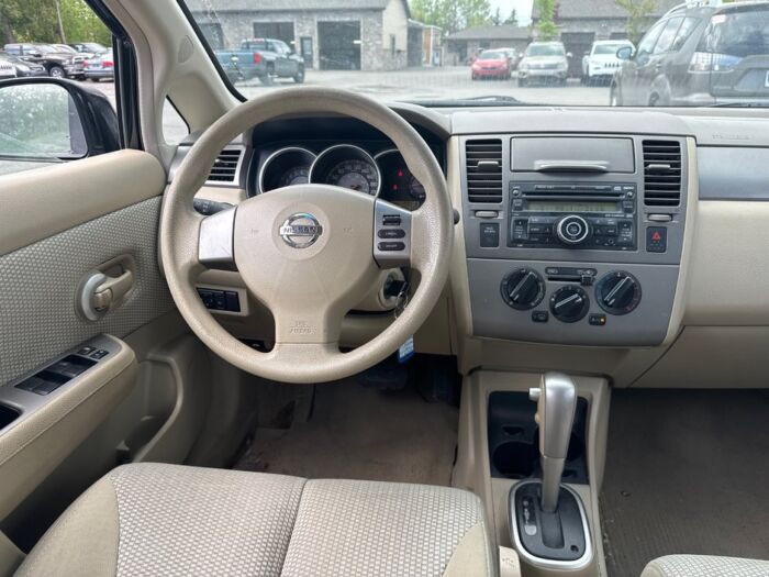 Nissan Versa 1.8 SL – Image 7