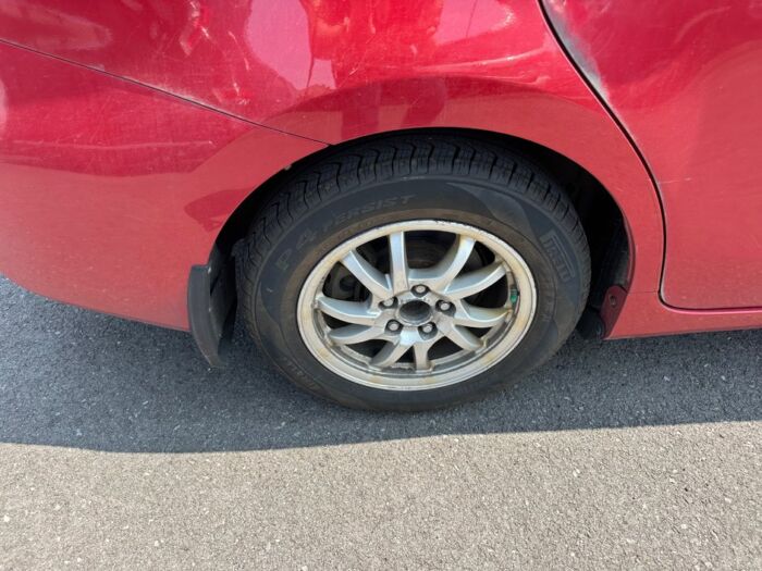 Toyota Prius v HATCHBACK – Image 14