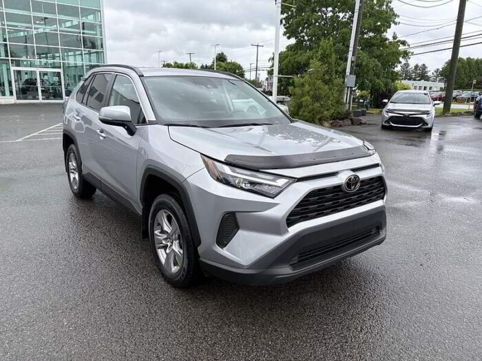 Toyota RAV4 XLE AWD – Image 4