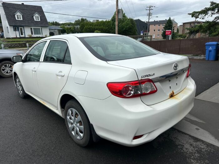 Toyota Corolla CE – Image 4