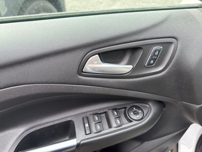 Ford Escape SE – Image 9