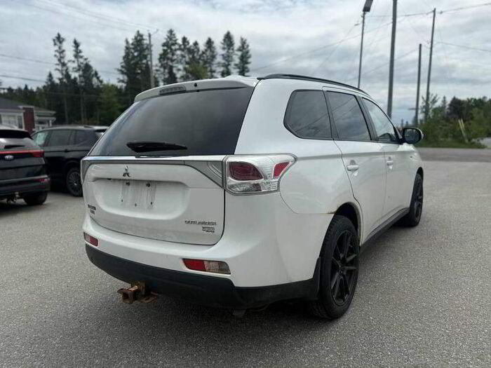Mitsubishi Outlander 4 portes SE, Traction intégrale – Image 6