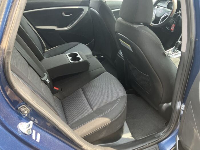 Hyundai Elantra GT GL – Image 11