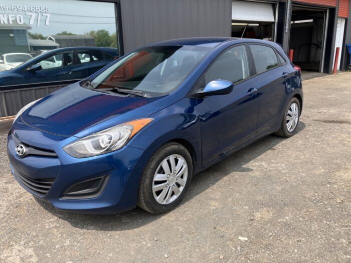 Hyundai Elantra GT GL – Image 3