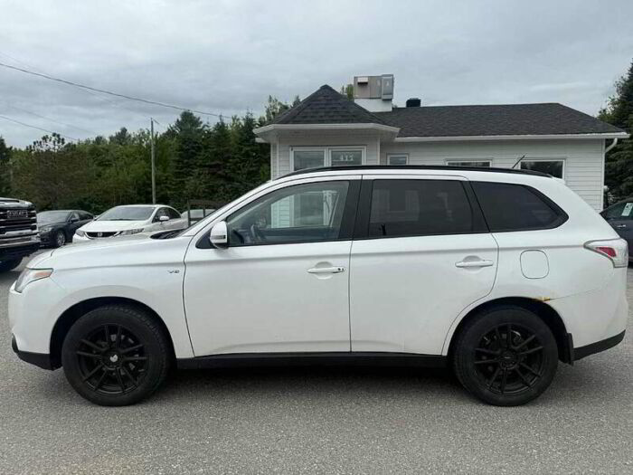 Mitsubishi Outlander 4 portes SE, Traction intégrale – Image 3