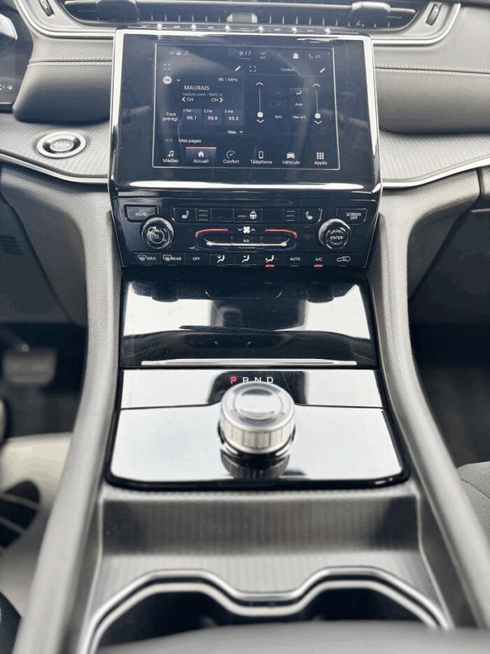 Jeep Grand Cherokee L Laredo 4x4 – Image 16