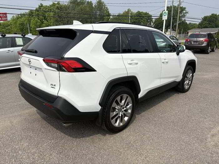 Toyota RAV4 XLE AWD – Image 7