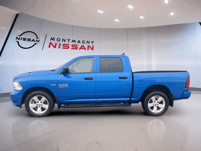 RAM 1500 Classic Express cabine d'équipe 4x4 caisse de 5 pi 7 po – Image 3