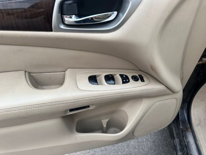 Nissan Pathfinder SL - Image 10