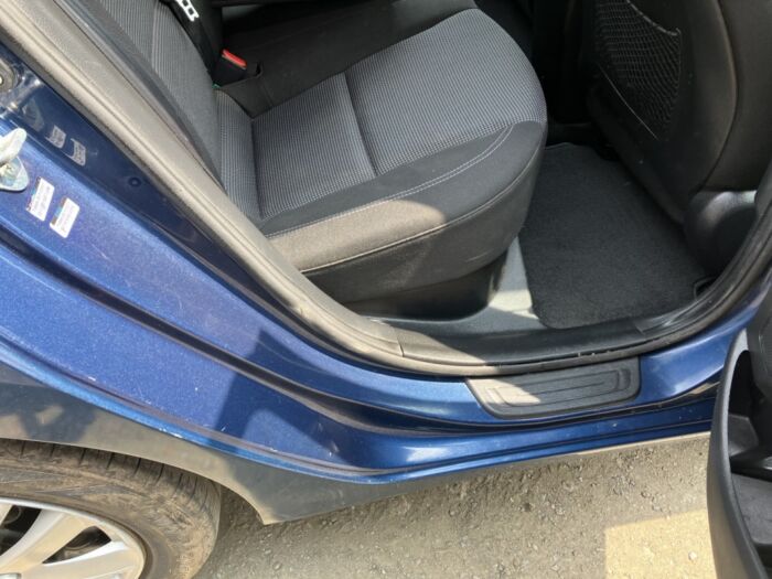 Hyundai Elantra GT GL – Image 20