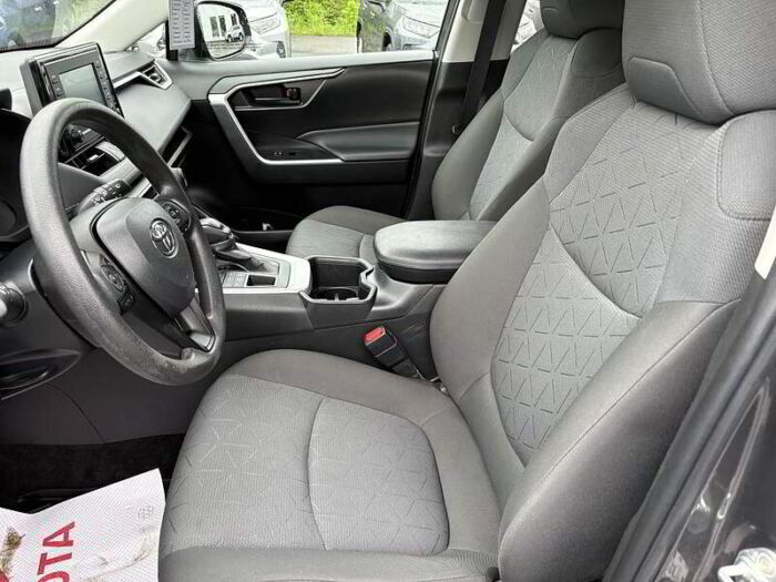 Toyota RAV4 LE AWD - Image 8