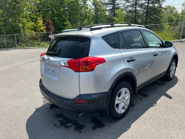 Toyota RAV4 LE - Image 4