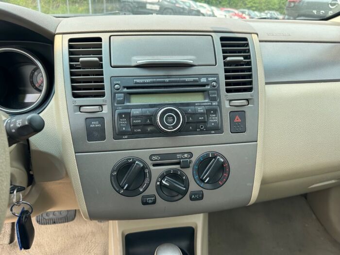 Nissan Versa 1.8 SL – Image 18