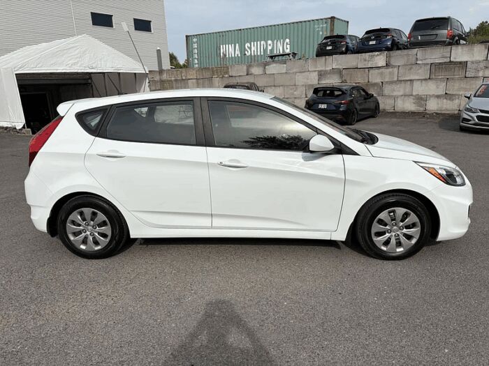 Hyundai Accent L HAYON TRÈS BAS KILOMÉTRAGE ÉCONOMIQUE – Image 8