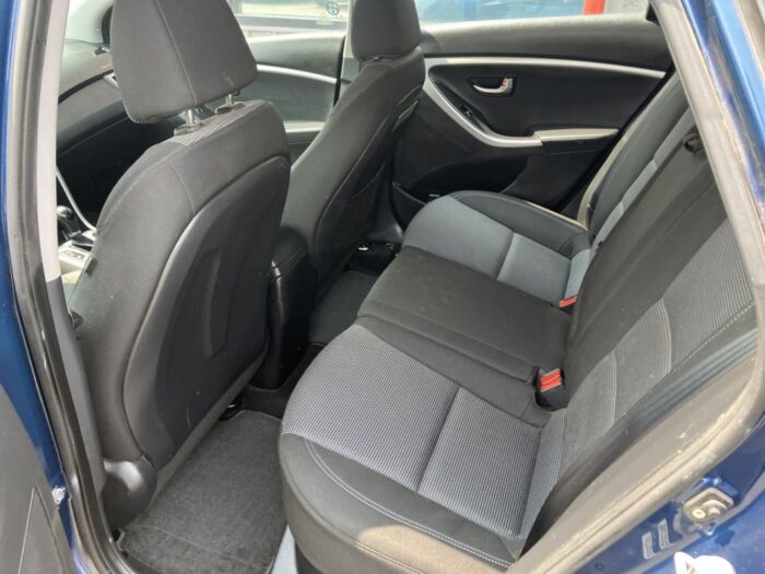 Hyundai Elantra GT GL – Image 8