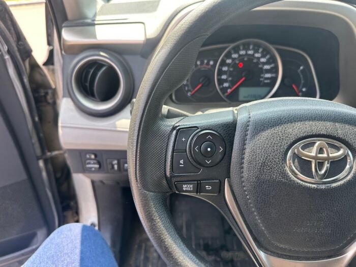 Toyota RAV4 LE - Image 9