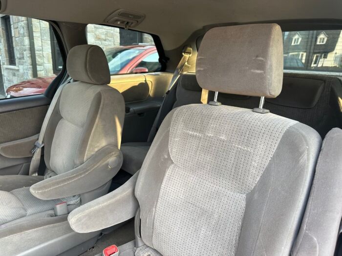 Toyota Sienna LE – Image 6