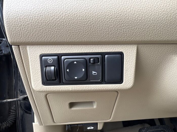 Nissan Versa 1.8 SL – Image 10