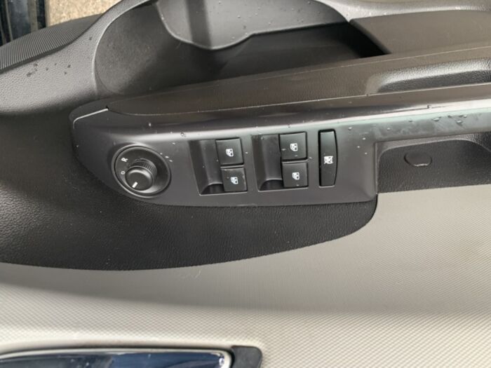 Chevrolet Sonic LT – Image 12