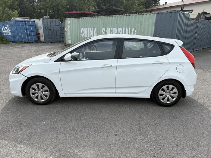 Hyundai Accent L HAYON TRÈS BAS KILOMÉTRAGE ÉCONOMIQUE – Image 9