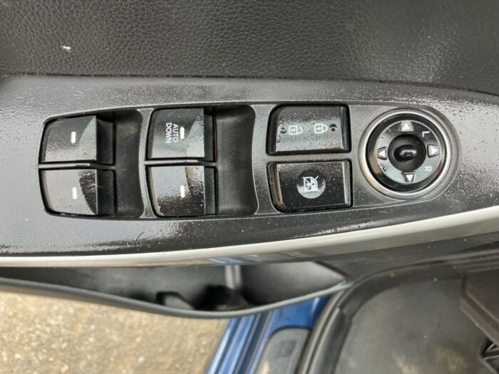 Hyundai Elantra GT GL – Image 14
