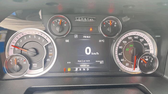 RAM 1500 Classic Express cabine d'équipe 4x4 caisse de 5 pi 7 po – Image 14