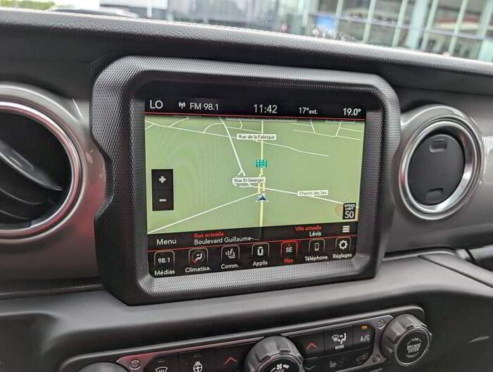 Jeep Wrangler Unlimited Sahara 4x4 BLUETOOTH BAS KILOMÉTRAGE – Image 17