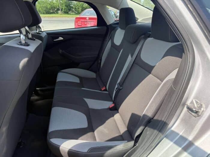 Ford Focus SE – Image 9