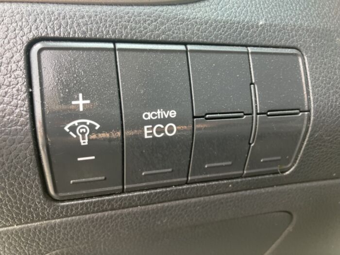 Hyundai Elantra GT GL – Image 13