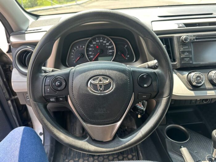 Toyota RAV4 LE - Image 8