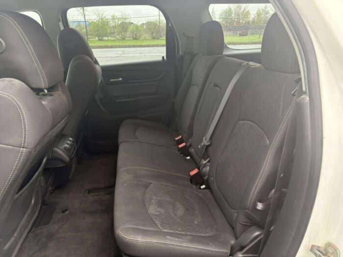 GMC Acadia SLE - Image 11