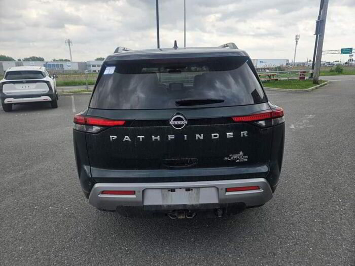 Nissan Pathfinder PLATINUM , SIEGES CAPITAINE, 6000LBS DE CHARGE – Image 6