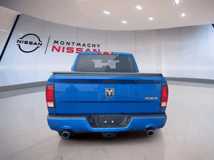 RAM 1500 Classic Express cabine d'équipe 4x4 caisse de 5 pi 7 po – Image 5