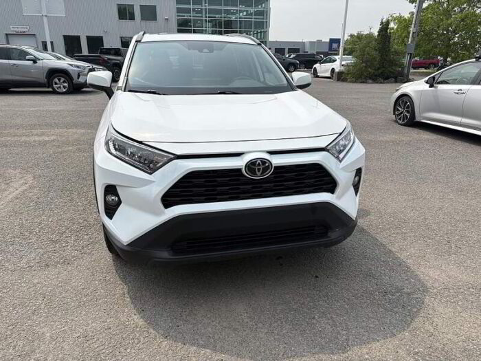 Toyota RAV4 XLE AWD – Image 3
