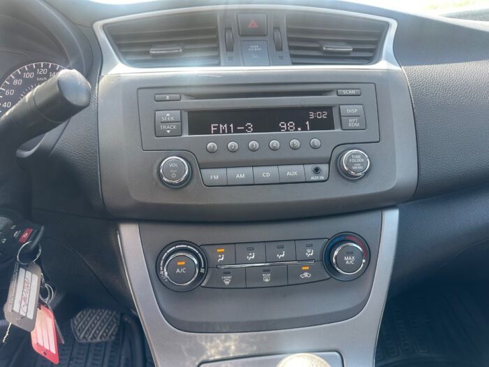 Nissan Sentra S – Image 11