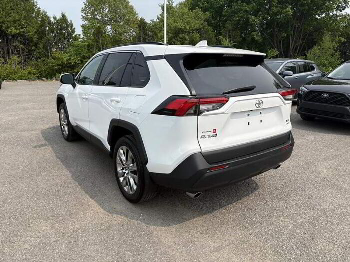 Toyota RAV4 XLE AWD – Image 5