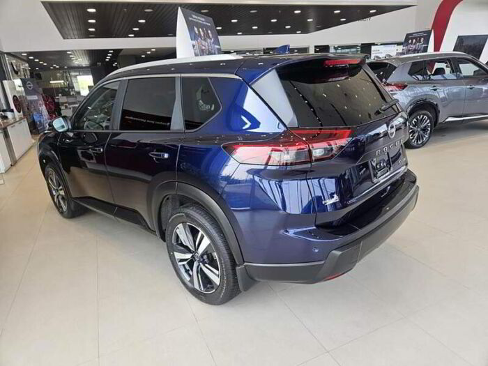 Nissan Rogue SV EN PRIVILEGE, CUIR, TOIT PANO, --DEMO-- – Image 3