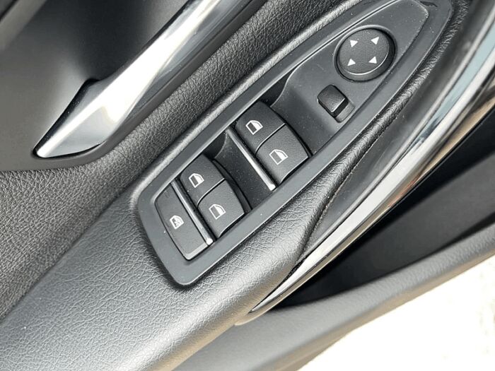 BMW Série 3 330i Xdrive Sedan – Image 11