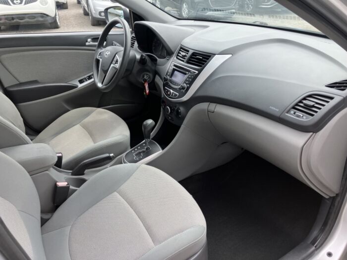 Hyundai Accent GL – Image 14