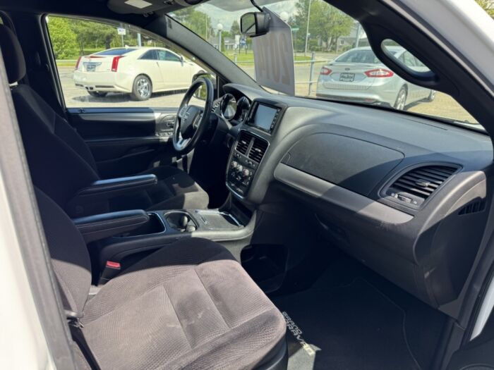 Dodge Grand Caravan SXT – Image 10