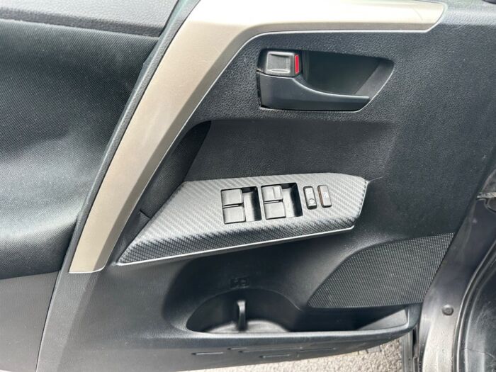 Toyota RAV4 LE – Image 7