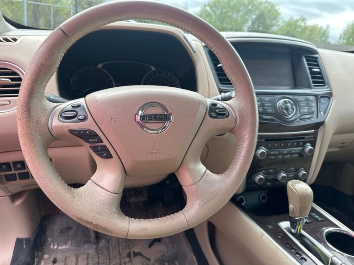 Nissan Pathfinder SL - Image 12