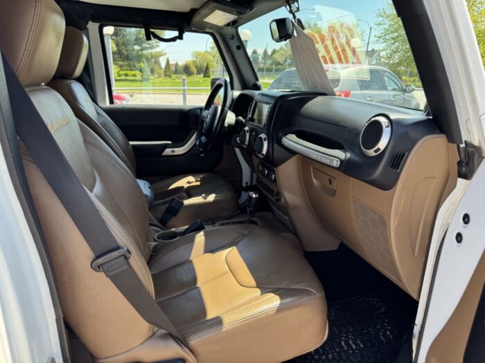 Jeep Wrangler Sahara – Image 10
