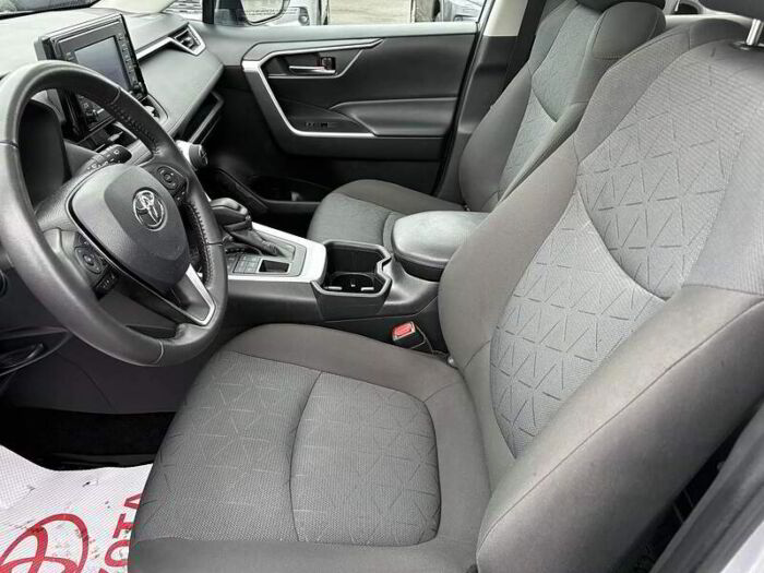 Toyota RAV4 XLE AWD – Image 10