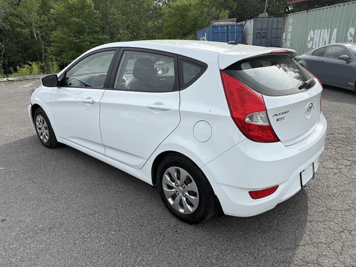 Hyundai Accent L HAYON TRÈS BAS KILOMÉTRAGE ÉCONOMIQUE – Image 5