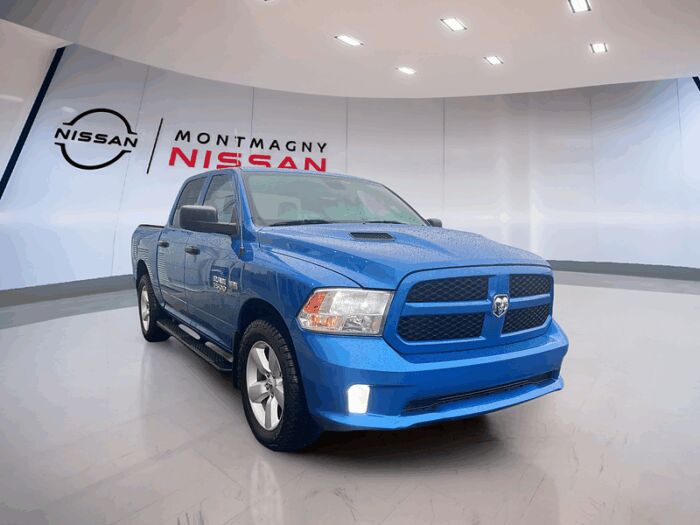 RAM 1500 Classic Express cabine d'équipe 4x4 caisse de 5 pi 7 po – Image 9